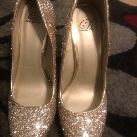 Shoes - Picture 6 of 7